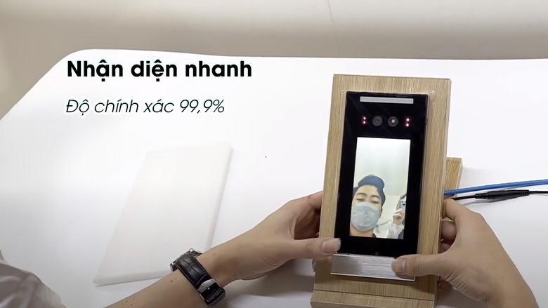 may-cham-cong-nhan-dien-khuon-mat-dahahi-dah-1005-tinh-te