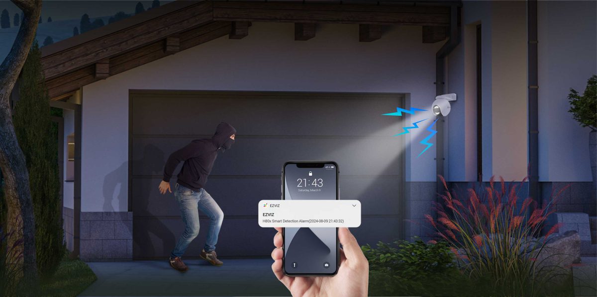 Camera hú còi và rọi đèn khi có kẻ lạ