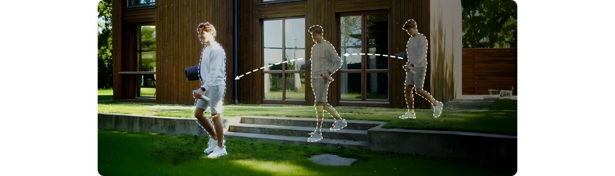 Camera tự bám theo người đi qua sân