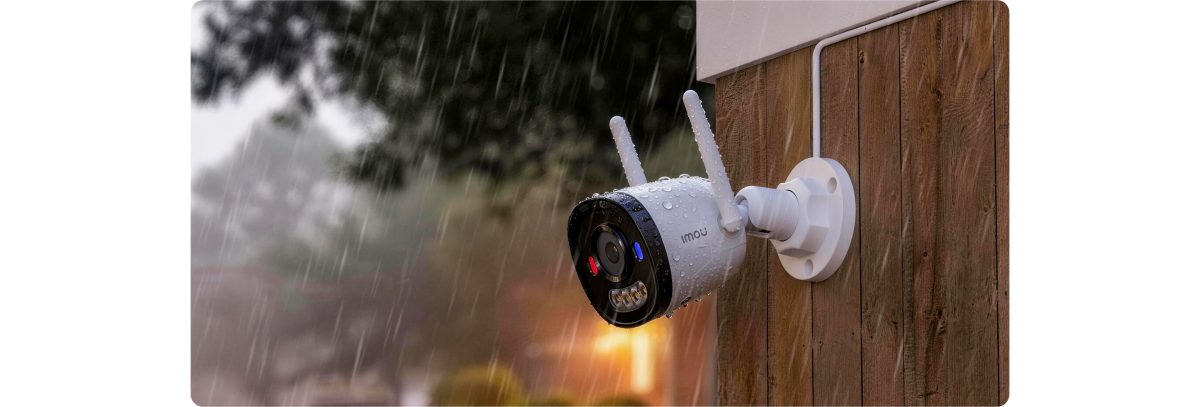 Camera ngoài trời dưới mưa