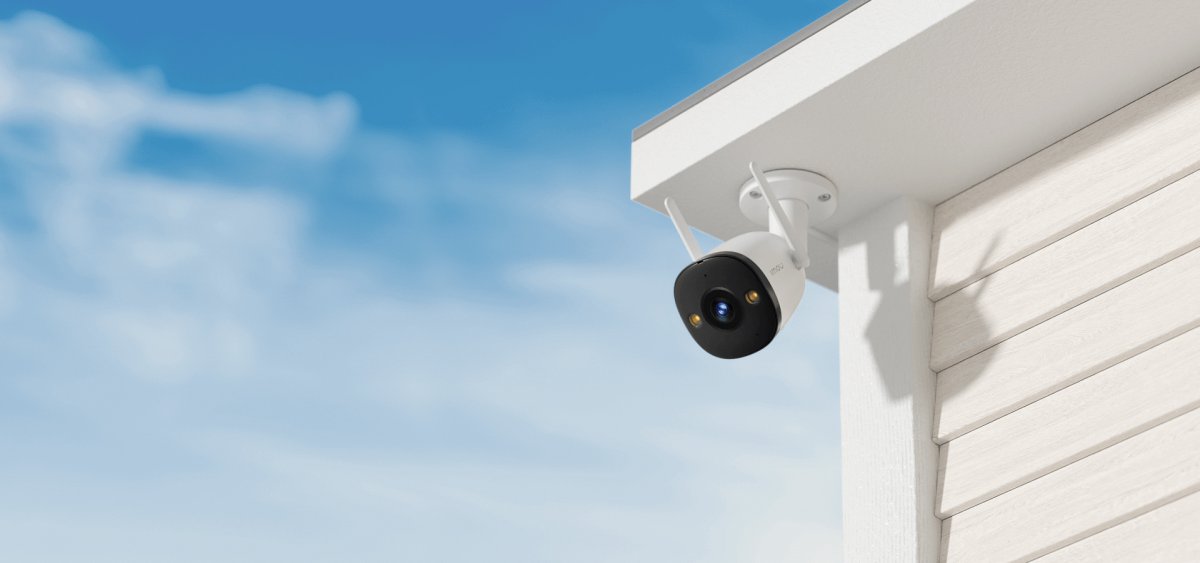 Camera IMOU Bullet 2E gắn dưới mái hiên