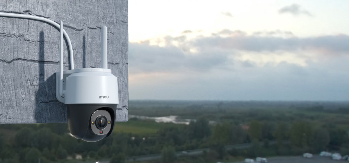 Camera Wi‑Fi ngoài trời Imou Cruiser gắn tường nhìn ra cánh đồng