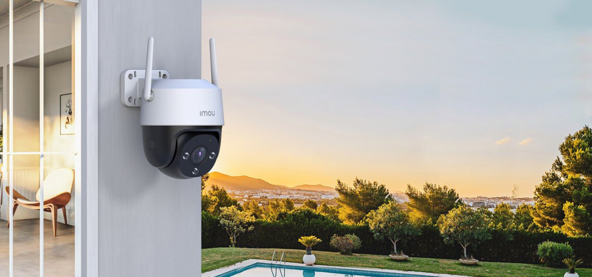 Camera Wi‑Fi ngoài trời Imou Cruiser SE+ gắn tường nhìn ra sân vườn