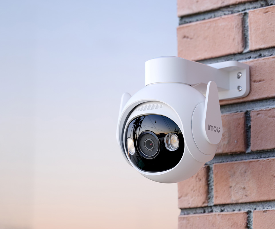 Camera Imou Cruiser 2 5MP lắp dưới mái hiên