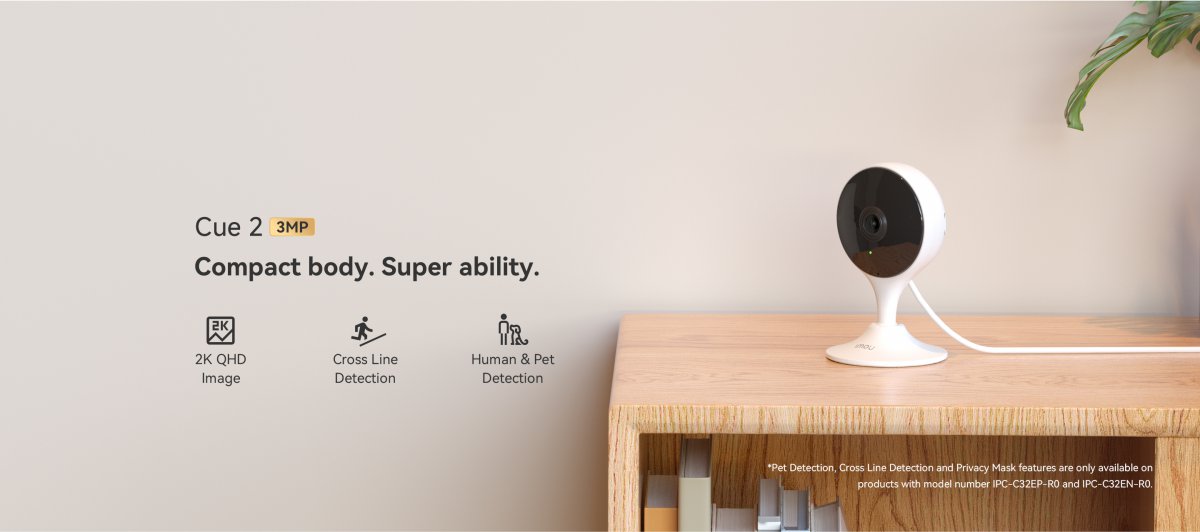 Camera Imou Cue C32 3MP trên kệ gỗ