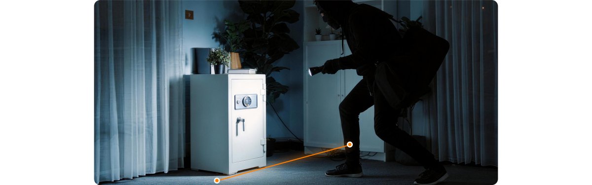 Kẻ gian đi qua hàng rào ảo trước két sắt