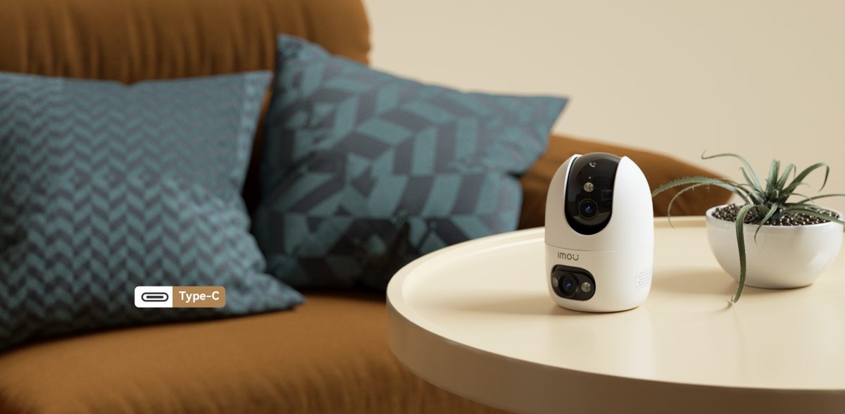 Camera Imou Ranger 2 Dual 10MP 2 mắt đặt trên bàn cạnh sofa