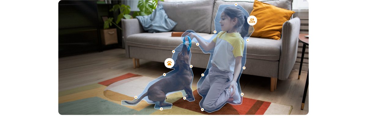 Camera nhận diện bé gái và chú chó