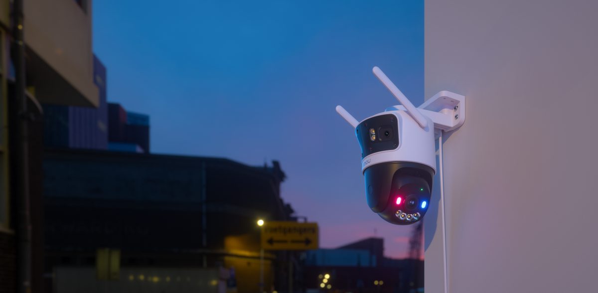 Camera Imou Cruiser Triple 3 mắt lắp trên tường lúc chạng vạng