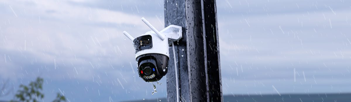 Cruiser Triple lắp trên cột dưới mưa