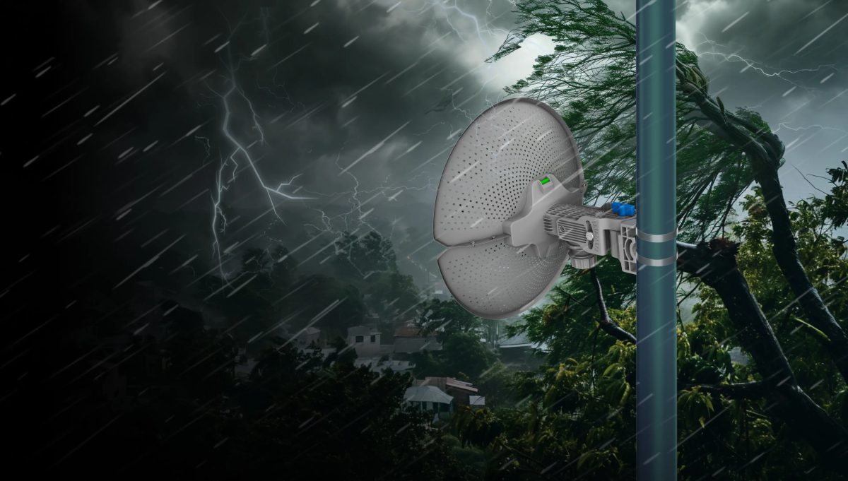 CPE chảo RG-AirMetro lắp trên cột giữa mưa bão