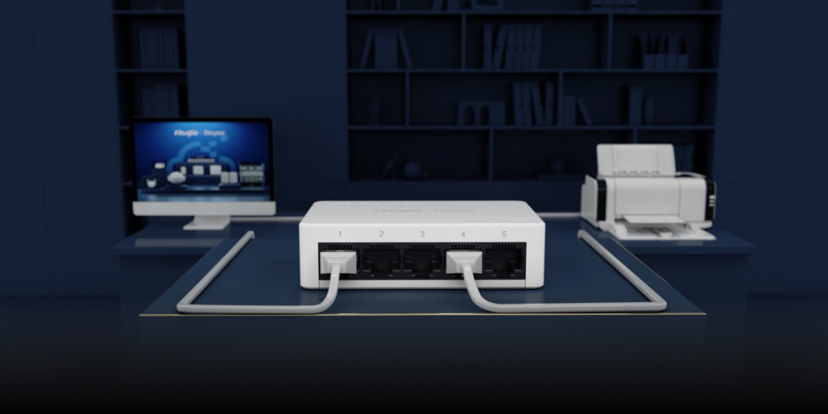 Switch Ruijie Reyee vỏ nhựa trắng dòng ES05/ES08 trên bàn làm việc