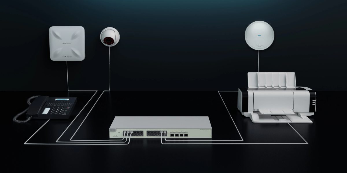 Switch PoE cấp nguồn cho Access Point, camera, điện thoại IP và máy in qua dây mạng